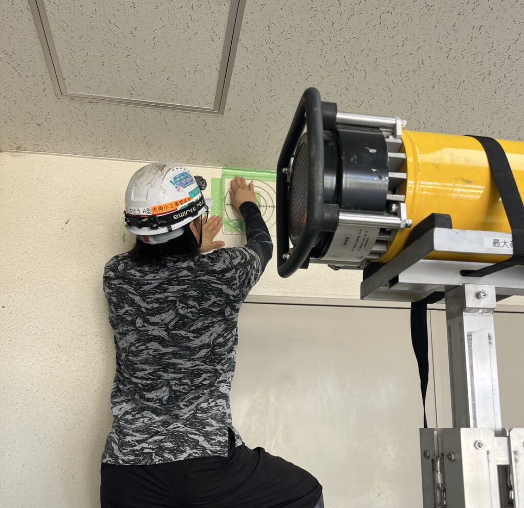 小学校体育館でのX線検査・内部探査｜エアコン設置に伴うコア抜き前の安全確認