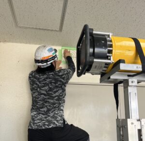 小学校体育館でのX線検査・内部探査｜エアコン設置に伴うコア抜き前の安全確認