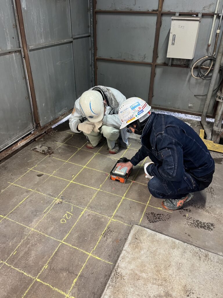 工場コンクリート床の鉄筋探査！X線が使えない場所も電磁波レーダーで即座に透視
